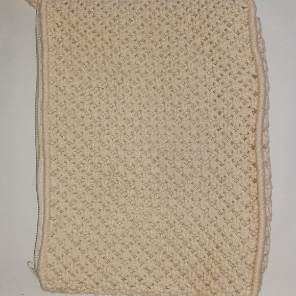 Macrame cream Wristlet clutch with wooden beads details beach - Picture 10 of 17